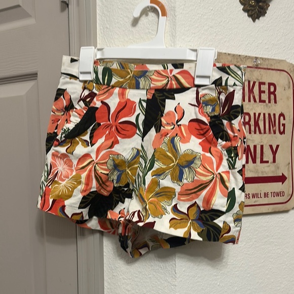 Zara Pants - Zara High-Waist Floral Shorts in White, Coral, Mustard, Green, Black